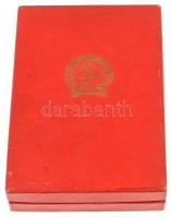 ~1950. "Kiváló műszaki dolgozó" Rákosi-címeres zománcozott fém kitüntetés dísztokban, mini...