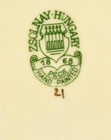 Zsolnay kézzel festett vázák, dobozok, tálkák, jelzettek, apró kopásnyomokkal, összesen:7 db, m:8-14...