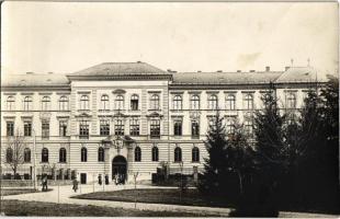 1913 Kolozsvár, Cluj; Állami felső leányiskola. Schmidt Margit VII. osztályos tanuló felvétele / girl school. photo was taken by one of the girl students
