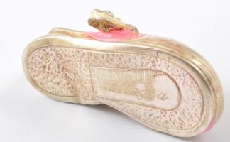 Ezüst(Ag) miniatűr babacipő, jelzett, sérült zománc díszítéssel, h: 4,5 cm, bruttó: 18,2 g