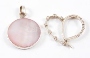 Ezüst(Ag) medál, 2 db, jelzett, 2,5×2 cm, bruttó: 7,7 g