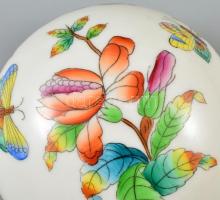 Herendi Viktória kis bonbonrei, kézzel festett, jelzett, apró kopásnyomokkal, m:6,5 cm