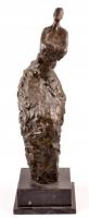 Jelzés nélkül: Figura karba tett kézzel. Bronz, gránit talapzaton, m:56 cm