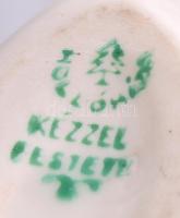 Hollóházi hattyú, kézzel festett, jelzett, apró kopásokkal, m: 8 cm