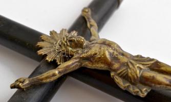 cca 1900 Feszület, réz-fa, 32×16 cm