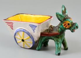 Jelzett (Roll Derute) kocsit húzó szamár, kézzel festett mázas kerámia, m: 11 cm, h: 18 cm