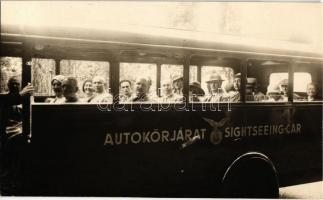 Budapest, Autókörjárat, autóbusz turistákkal / Sightseeing-car. Magyar Erzsi fényképész, photo