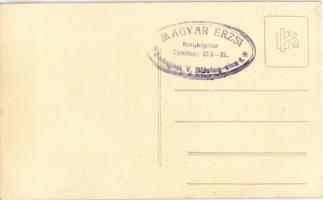 Budapest, Autókörjárat, autóbusz turistákkal / Sightseeing-car. Magyar Erzsi fényképész, photo