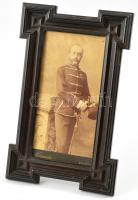 cca 1880-1900 Katona karddal és kitüntetéssel, keményhátú fotó Kozmata műterméből, keretben, 20×10 cm