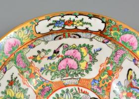 Jelzett kínai "Famille rose" tál, kézzel festett, apró kopásnyomokkal, d: 20 cm