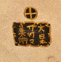 Jelzett japán teafűtartó doboz, kézzel festett,  kopásokkal, fa talpazattal, m:15 cm