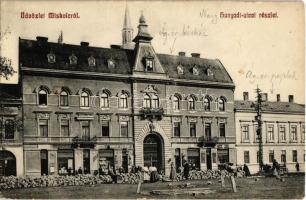 Miskolc, Hunyadi utca, Evangélikus bérház és paplak, Domán József, Grünwald Sámuel üzlete, piaci árusok. G.J.M. 117. (EK)