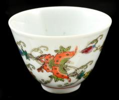 Jelzett kínai "Famille rose" hiányos kávés készlet, kézzel festett, apró kopásnyomokkal, ö...