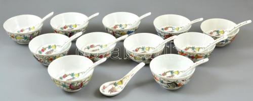 Jelzett kínai Famille rose pillangós leveses csésze és kanál, kézzel festett, apró kopásnyomokkal, összesen:11 db csésze és 12 db kanál