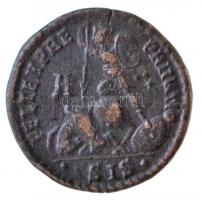 Római Birodalom / Siscia / Constans 348-350. AE2 (5,05g) T:2-
Roman Empire / Siscia / Constans 348-...