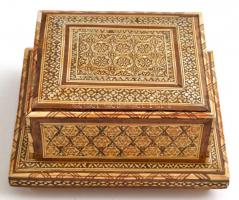 Gyöngyház berakásos, intarziás zenélő cigarettakínáló fa doboz, kis hibával, működik, 19,5×17×10 cm