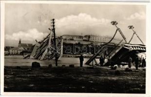 1941 Újvidék, Novi Sad; Pétervárad a felrobbantott közúti híddal. Zima Károly és Társa kiadása / blown up destroyed bridge