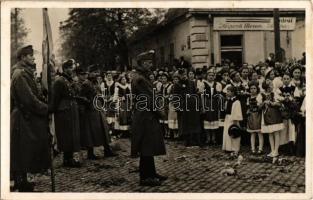 1938 Galánta, Galanta; bevonulás, katonák a Centrál Központi étterem és kávéház előtt / entry of the Hungarian troops, soldiers in front of the restaurant and cafe