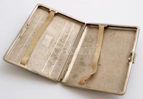 Díszes fém cigarettatárca, 10,5×8×1,5 cm