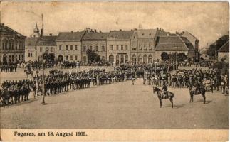 1911 Fogaras, Fagaras; Osztrák-magyar katonák gyülekezője a Fő téren 1909. augusztus 18-án. Kiadja J. Járos / Austro-Hungarian K.u.K. military rally at the main square (fl)