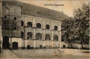 1913 Fogaras, Fagaras; Vár udvara osztrák-magyar katonákkal. Kiadja G. Egel / castle courtyard with K.u.K. soldiers (EK)