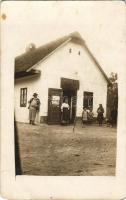 1919 Bana (Komárom), Vörös Bálind üzlete. photo (fl)