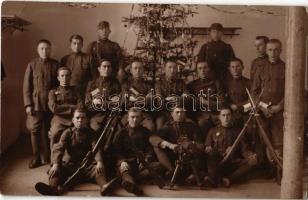 Osztrák magyar katonák karácsonykor, karácsonyfa és puskák / WWI K.u.k. military Christmas, soldiers with guns. photo