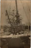 Első világháborús osztrák magyar hadihajó fedélzete karácsonykor, karácsonyfa és ajándékok / K.u.K. Kriegsmarine / WWI Austro-Hungarian Navy Christmas, Christmas tree and presents on board of a battleship. photo