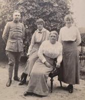 cca 1900 Vegyes keményhátú fotó tétel különféle műtermekből (Kolozsvár, Zenta, Szeged, Budapest, Mis...