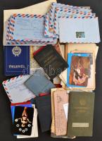 Vegyes papírrégiség tétel: magyar útlevél újságíró részére (1948), I vh-s tábori posta, sok légi pos...