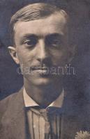 cca 1880 Antik fotóalbum benne kb 50 vizitkártyával és kabinetfotóval. Rézveretes plüss borításban