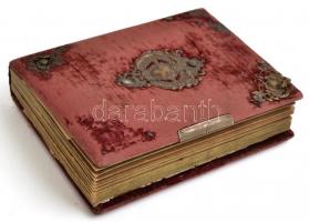 cca 1880 Antik fotóalbum benne kb 50 vizitkártyával és kabinetfotóval. Rézveretes plüss borításban