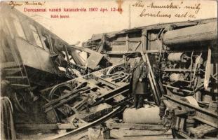 1907 Kiskundorozsma (Szeged), dorozsmai vasúti katasztrófa 1907. április 12-én, vasúti szerencsétlenség, háló kocsi, mozdony romok. Kiadja Grünwald Hermann / railway accident, disaster, train ruins (EK)