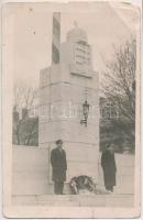 1940 Kassa, Kosice; díszőrség az Ereklyés Országzászlónál december 1-én, tél / honor guard at the Hungarian country flag in winter. photo (EM)