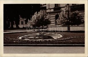 1935 Zalaegerszeg, Virágos tér, Hiszek Magyarország feltámadásában feliratos irredenta virágágy. Foto Serényi
