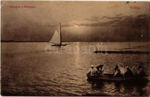1909 Siófok, Alkonyat a Balatonon, csónakázók. Telepi tőzsde kiadása (EK)
