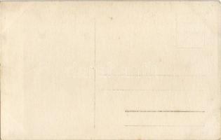 Löveg és muníció behajózása segédhajóval, matrózok pakolás közben / WWI Austro-Hungarian Navy K.u.K....