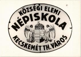 1996 Kecskemét, Községi elemi népiskola címerpajzsa az 1920-as évekből. Reprint modern képeslap