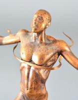 Jelzés nélkül: Célba érő futó férfi akt. Öntött bronz, márvány talapzaton, m:51,5 cm