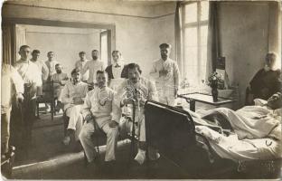 Első világháborús német katonák kórházban / WWI German injured soldiers in the hospital. photo