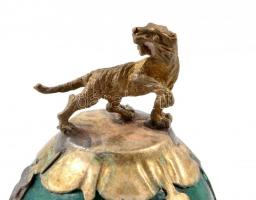 Jáde gömb tigrises fém foglalatban, m: 5 cm