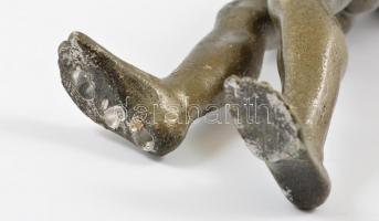 Győztes, fém férfi szobor, talapzat nélkül, lábán fúrás nyomaival, m: 33 cm