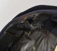 Vasutas mozdony vezető sapka, kis szakadással belül