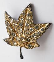 Kis bizsu tétel: bross, kitűzők, az egyik gyöngyház berakással, összesen 4 db