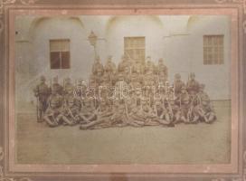 cca 1914 katonák csoportképe, foltos, antik üvegezett keretben, 12×17 cm