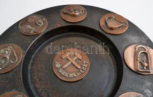 Bányászlámpás réz dísztál, horpadással, d: 30 cm