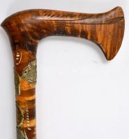 XX. sz. eleje: Felvidéki, kárpátaljai városok turistajelvényeivel és szarvasfejes domborművel díszít...