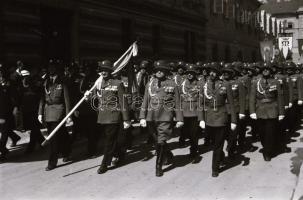 cca 1930 30 db nagyrészt városképes Leicával készített fotónegatív negatív tartóban. Budapest, felvo...