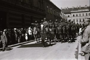 cca 1930 30 db nagyrészt városképes Leicával készített fotónegatív negatív tartóban. Budapest, felvo...