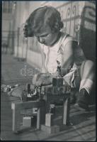 cca 1933 Kinszki Imre (1901-1945) budapesti fotóművész pecséttel jelzett, feliratozott, vintage alkotása (Gáborka), 17x11,5 cm